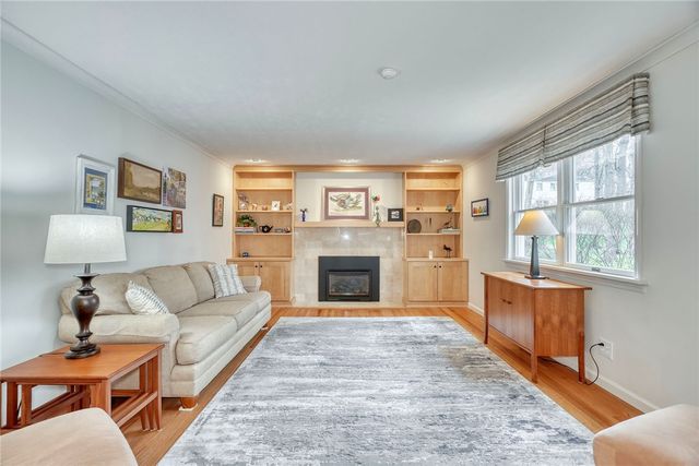 9 Burncoat Way, Pittsford, NY 14534