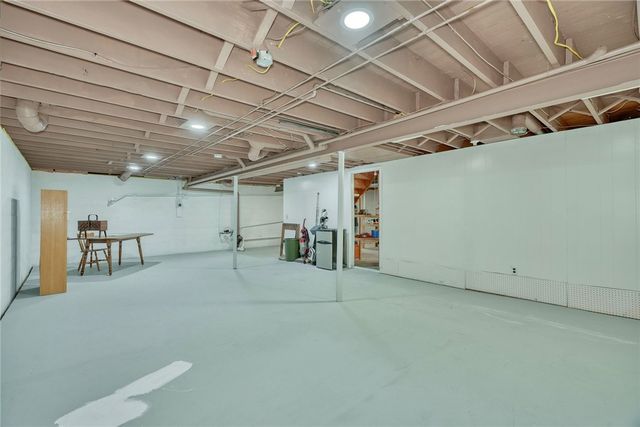 9 Burncoat Way, Pittsford, NY 14534