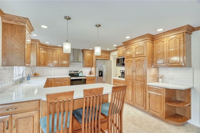 9 Burncoat Way, Pittsford, NY 14534