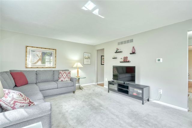 9 Burncoat Way, Pittsford, NY 14534