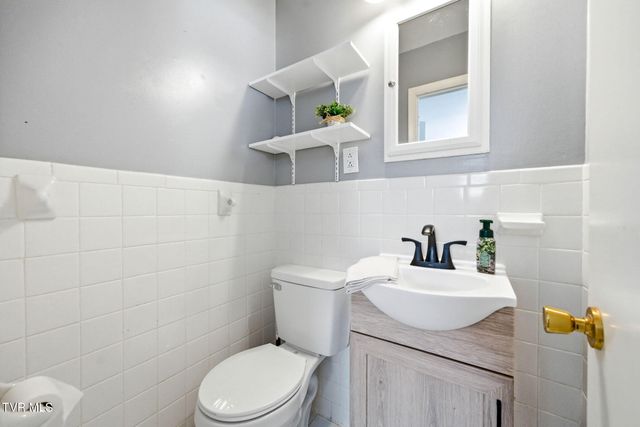 834 Gray Station Sulphur Springs Road, Jonesborough, TN 37659