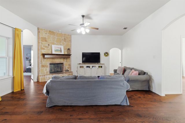 1030 Lester Burt Road, Farmersville, TX 75442