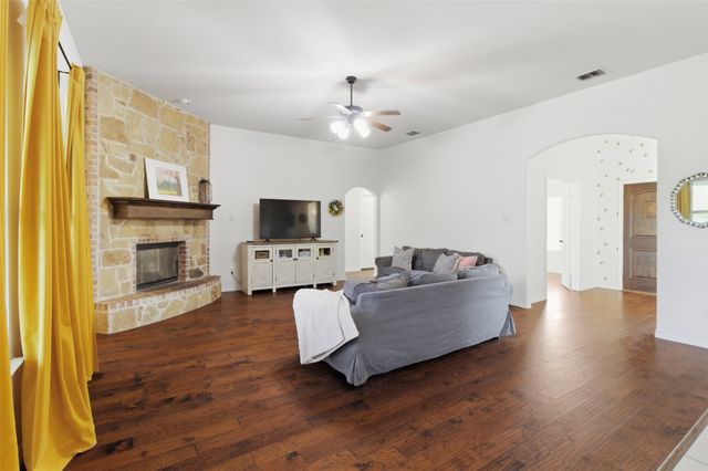 1030 Lester Burt Road, Farmersville, TX 75442