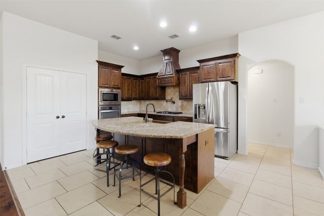 1030 Lester Burt Road, Farmersville, TX 75442
