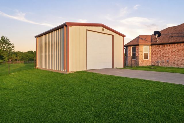 1030 Lester Burt Road, Farmersville, TX 75442