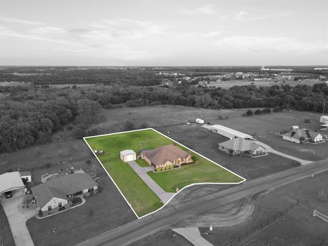 1030 Lester Burt Road, Farmersville, TX 75442