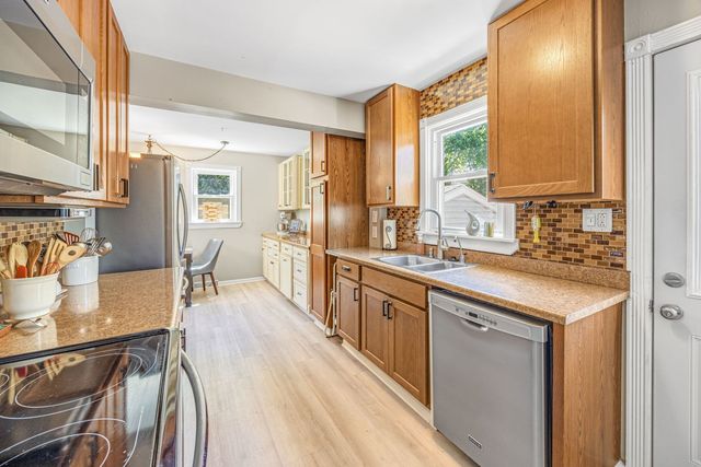 6314 Hillcrest Road, Cary, IL 60013