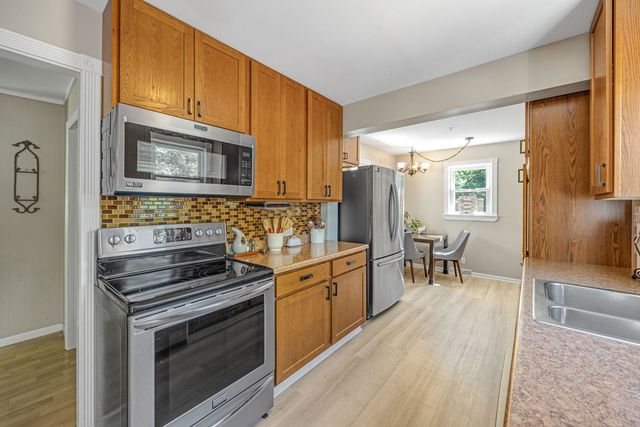 6314 Hillcrest Road, Cary, IL 60013