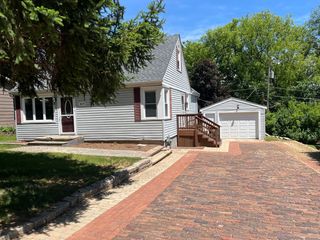 6314 Hillcrest Road, Cary, IL 60013