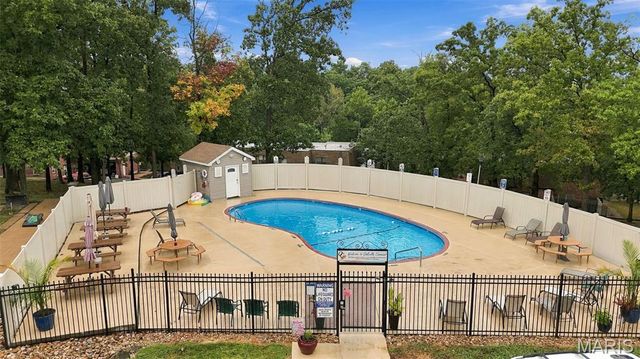 2797 Blackforest Drive D, Oakville, MO 63129