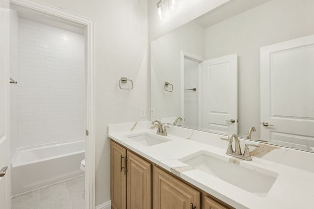 926 S Bluebird Lane, Midlothian, TX 76065
