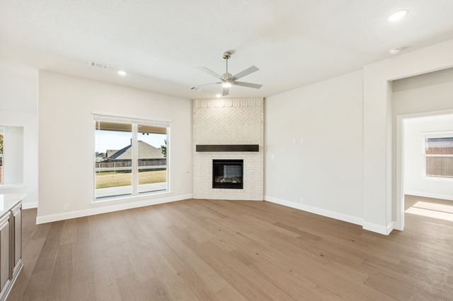 926 S Bluebird Lane, Midlothian, TX 76065