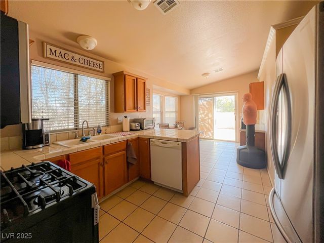 1636 Royal Palm Drive, Las Vegas, NV 89128