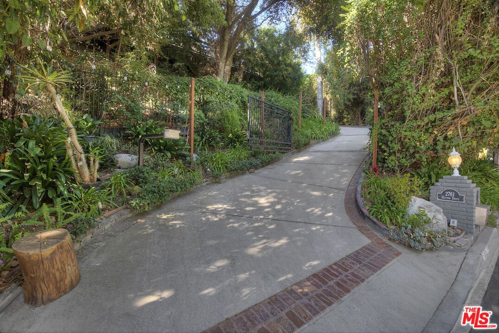 Image 2 of property listing at 2761 Hutton Drive, Los Angeles, CA 90210