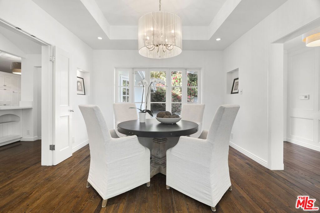 Image 20 of property listing at 2761 Hutton Drive, Los Angeles, CA 90210