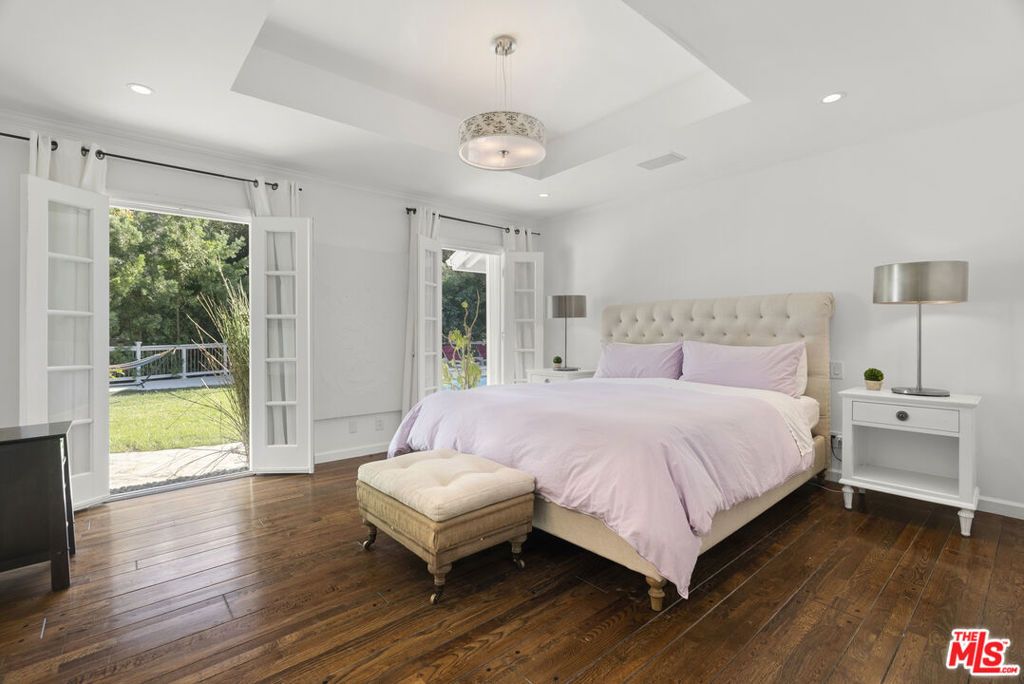Image 23 of property listing at 2761 Hutton Drive, Los Angeles, CA 90210