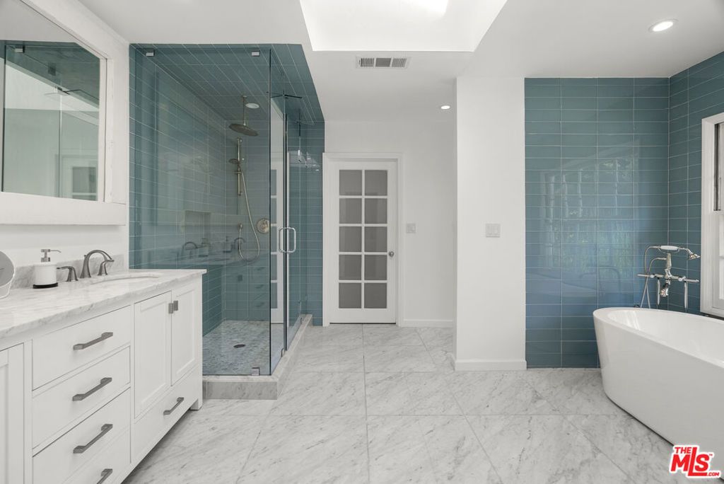 Image 25 of property listing at 2761 Hutton Drive, Los Angeles, CA 90210