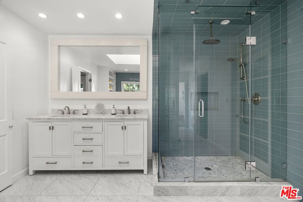 Image 26 of property listing at 2761 Hutton Drive, Los Angeles, CA 90210