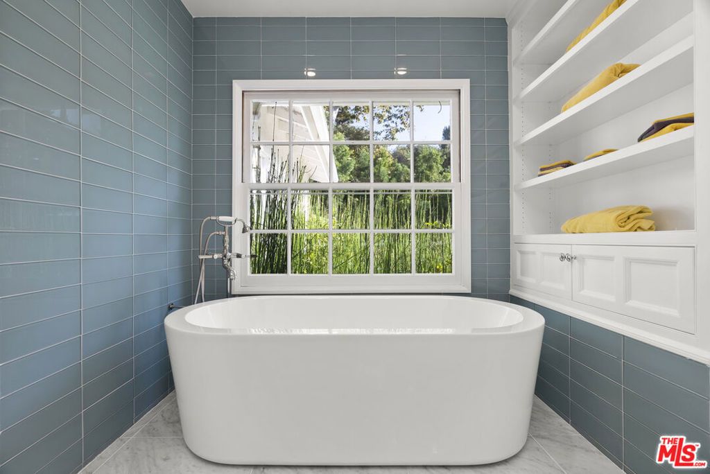 Image 27 of property listing at 2761 Hutton Drive, Los Angeles, CA 90210