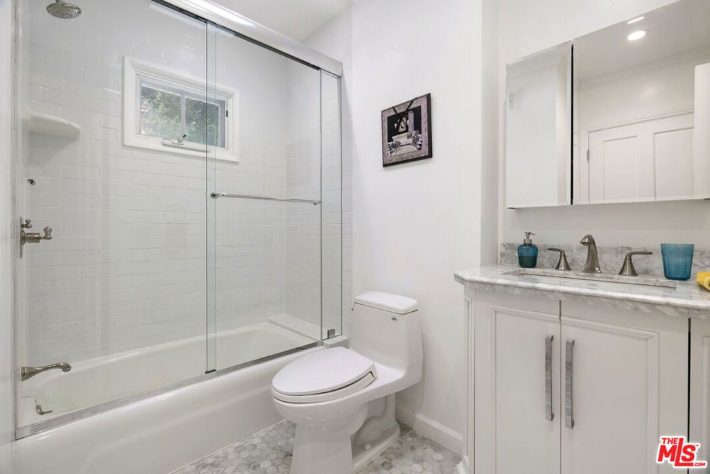 Image 29 of property listing at 2761 Hutton Drive, Los Angeles, CA 90210