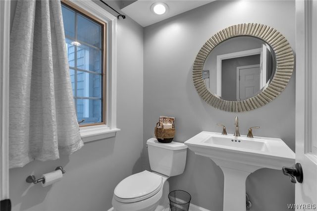 70 Wynngate Lane, Amherst, NY 14221