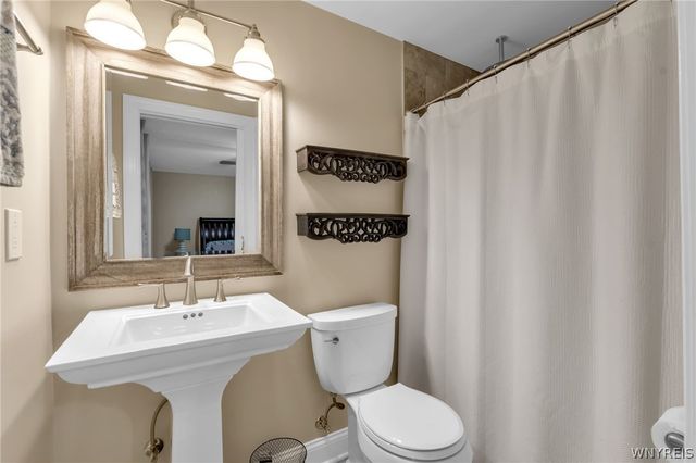 70 Wynngate Lane, Amherst, NY 14221