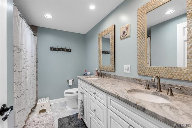 70 Wynngate Lane, Amherst, NY 14221