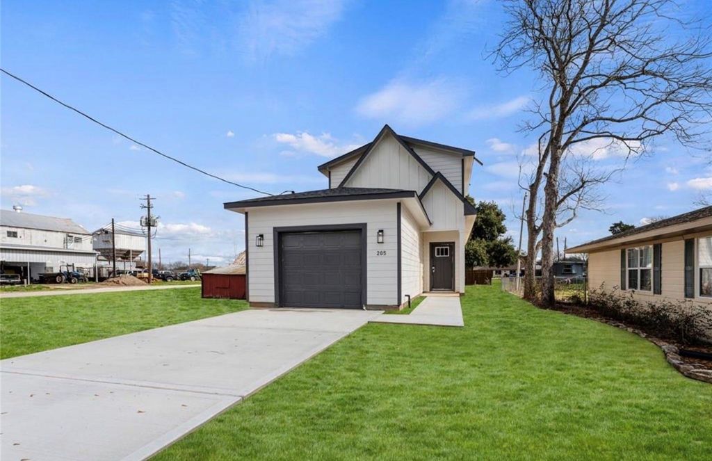 205 S Second Street, Beasley, TX 77417