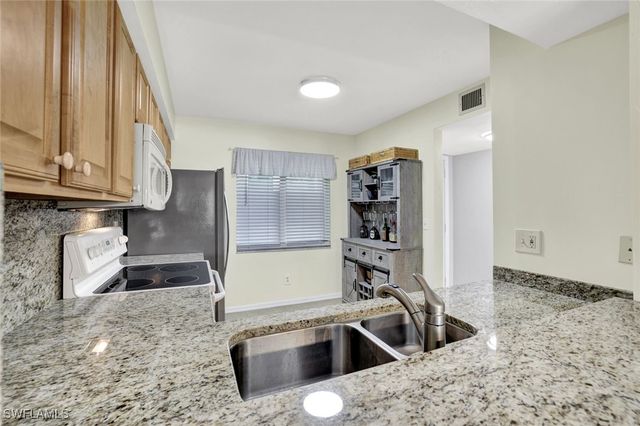 228 Fox Glen DR 3203, Naples, FL 34104