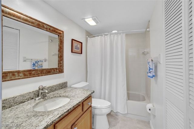 228 Fox Glen DR 3203, Naples, FL 34104