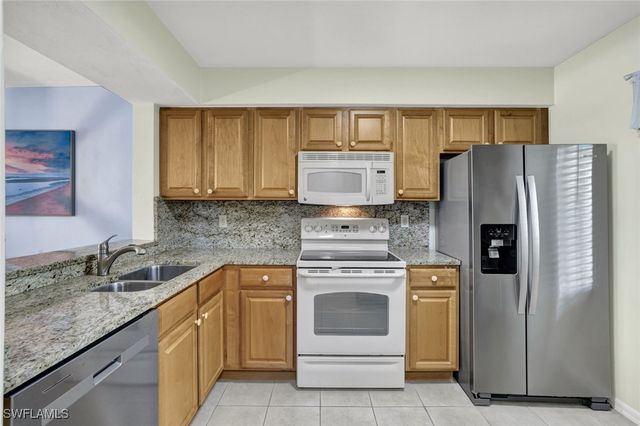 228 Fox Glen DR 3203, Naples, FL 34104