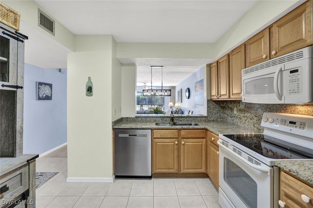 228 Fox Glen DR 3203, Naples, FL 34104