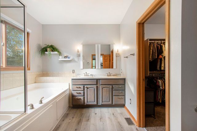 4131 Abercrombie Drive, Chesterton, IN 46304