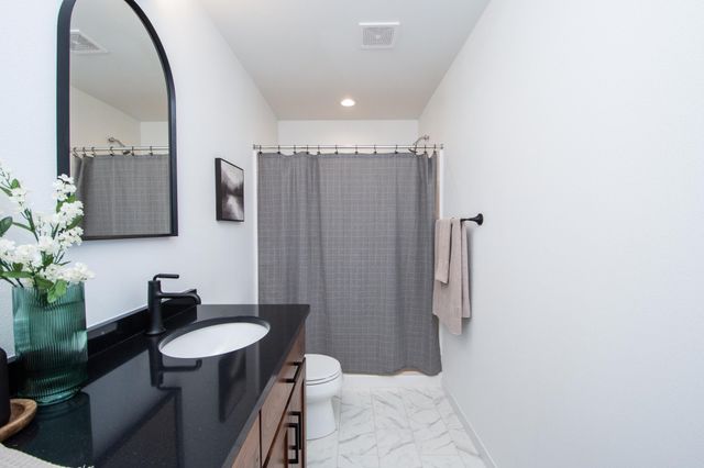 6810 32 Street S, Fargo, ND 58104