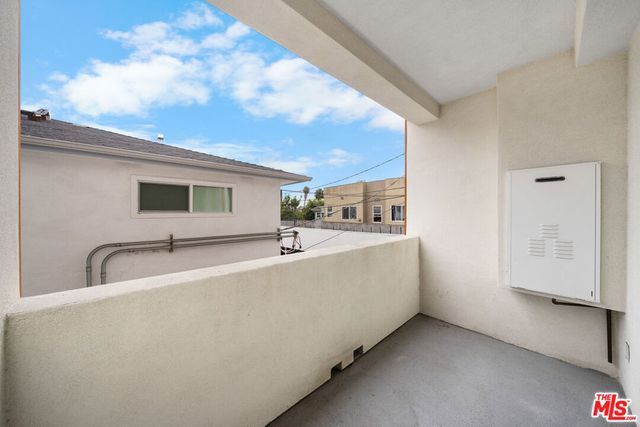 5612 Lexington Avenue 204, Los Angeles, CA 90038