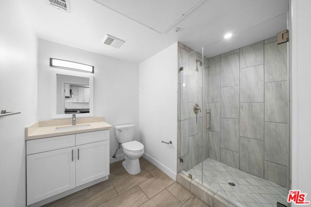 5612 Lexington Avenue 204, Los Angeles, CA 90038