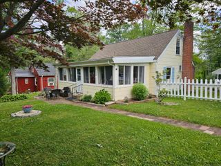 9 Hilltop Road, New Hartford, CT 06057