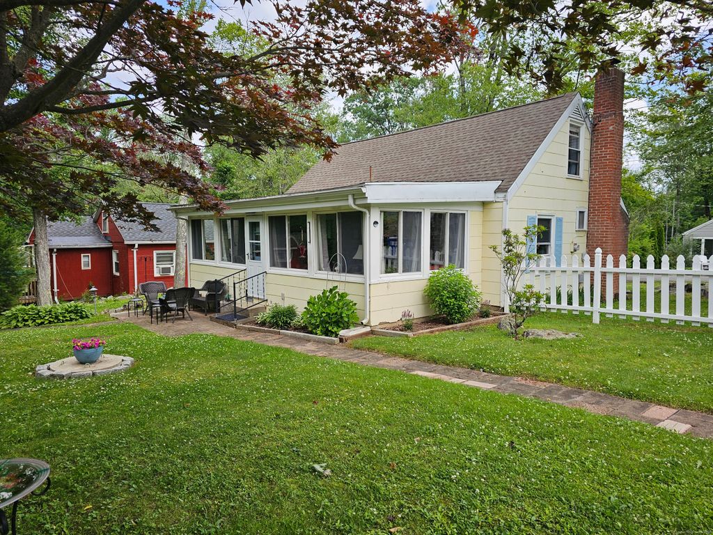 9 Hilltop Road, New Hartford, CT 06057