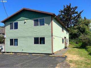 568 Nw 3RD St, Newport, OR 97365