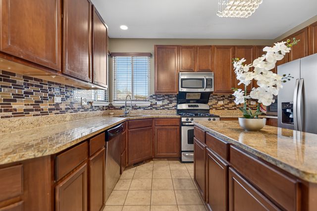 2956 ABERDEEN Drive, Montgomery, IL 60538