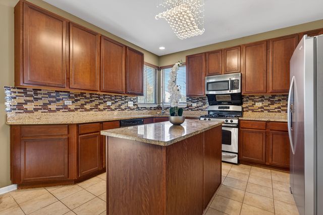 2956 ABERDEEN Drive, Montgomery, IL 60538