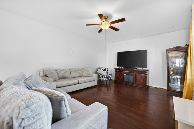 2956 ABERDEEN Drive, Montgomery, IL 60538