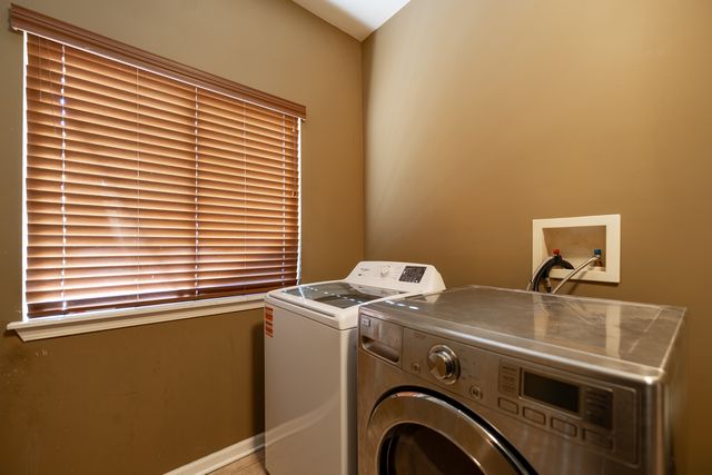 2956 ABERDEEN Drive, Montgomery, IL 60538