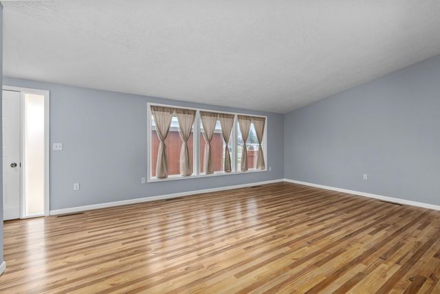 117 26th St SW, Minot, ND 58701