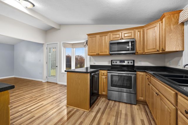 117 26th St SW, Minot, ND 58701