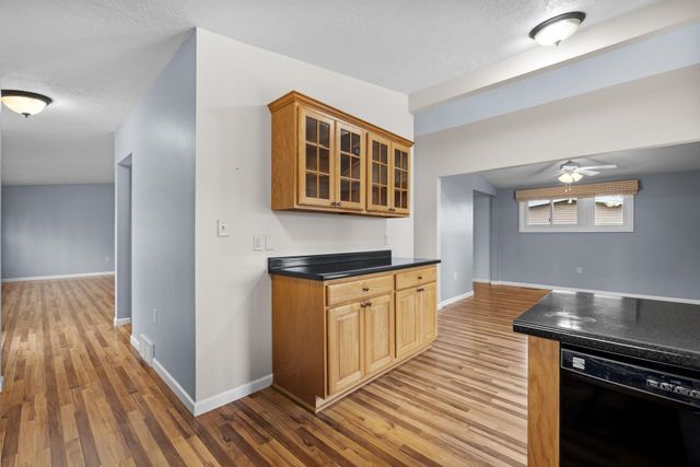 117 26th St SW, Minot, ND 58701