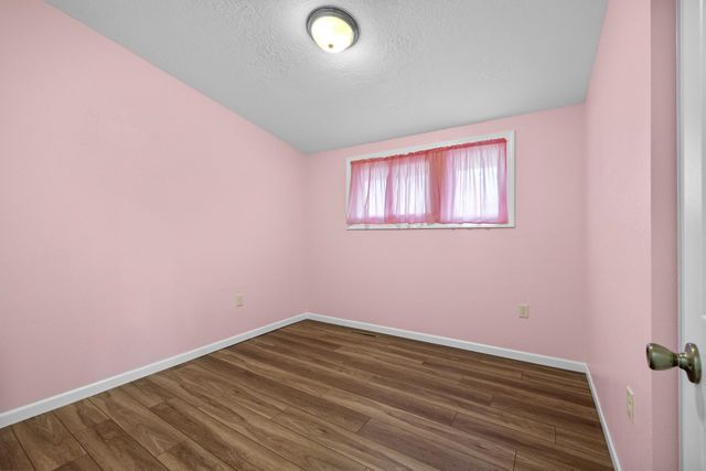 117 26th St SW, Minot, ND 58701