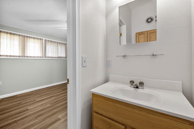 117 26th St SW, Minot, ND 58701