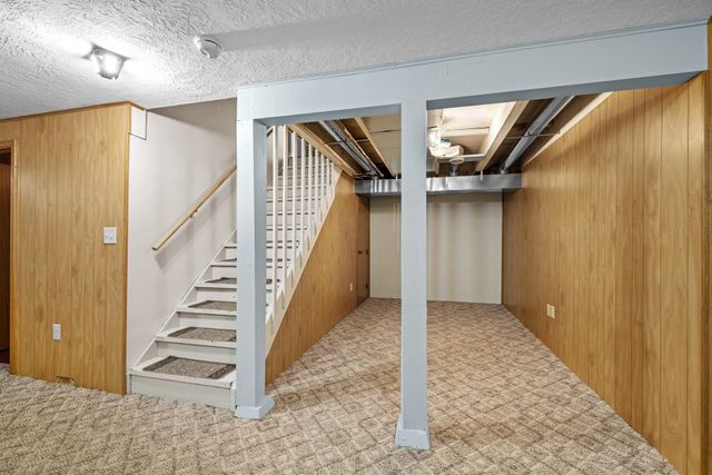 117 26th St SW, Minot, ND 58701