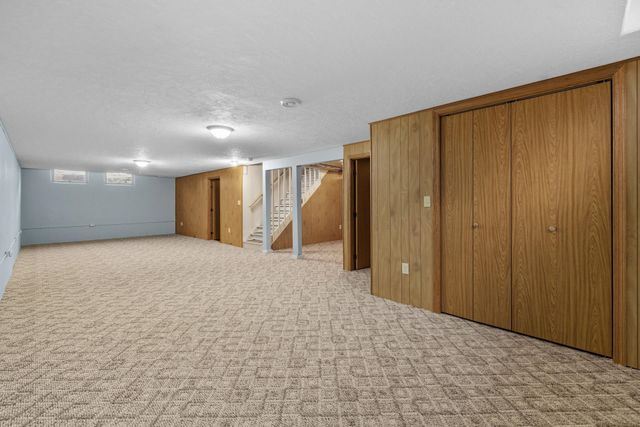 117 26th St SW, Minot, ND 58701